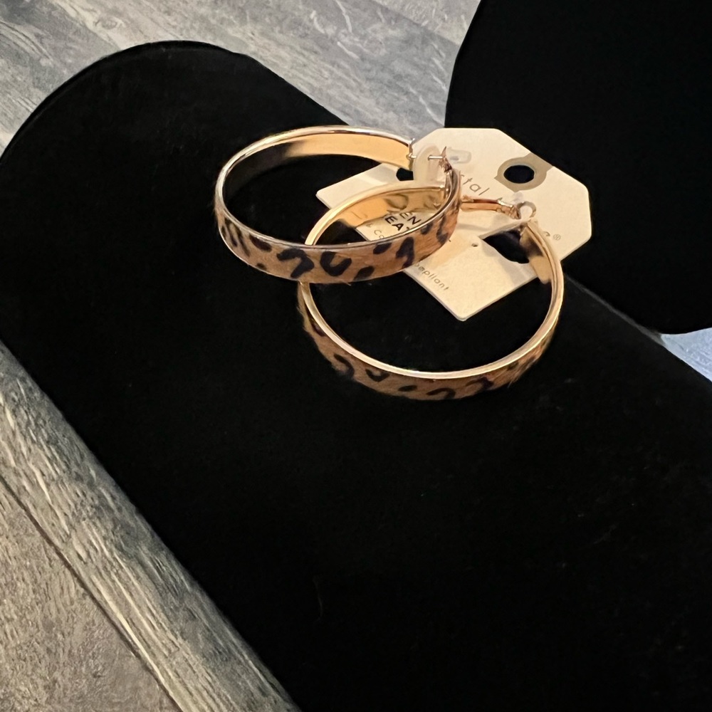 Crystal Avenue Genuine Leather Hoop‎ Earrings NEW